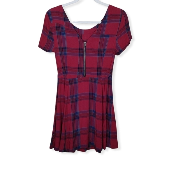 Volcom Red Plaid Lightweight Scoop Neck Mini Dress Size Medium - Picture 2 of 15